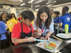 Students and parents of Sekolah Victory Plus Bekasi, an international baccalaureate school in Indonesia, prepared healthy food during SVP parent-student cooking.