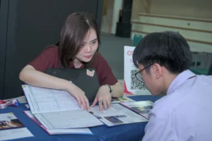 A student of Sekolah Victory Plus, an international school in Bekasi, actively participated in the Canadian University Fair.