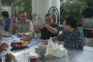 Parents at Sekolah Victory Plus, an international school in Indonesia, enjoyed breakfast together during the Splendid Wednesday.