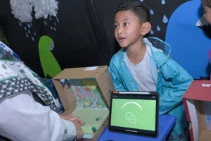 A student shared his knowledge about nature’s patterns during the Grade 2 Learning Celebration at Sekolah Victory Plus, an international school in Indonesia.