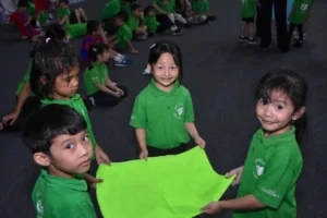 Siswa-siswi di Sekolah Victory Plus, sekolah IB di Bekasi, belajar dan bermain secara berkelompok.