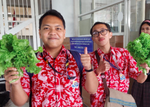 Teachers at Sekolah Victory Plus received freshly picked lettuce from the SVP's sustainable hydroponic farm.