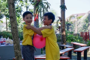 Two kids are playing outdoor during the SVP Holiday Programme
